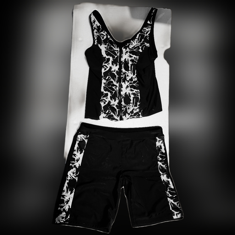 TOP & BOTTOM.Black and white floral Bathing suit top XL and bottom XL VG cond